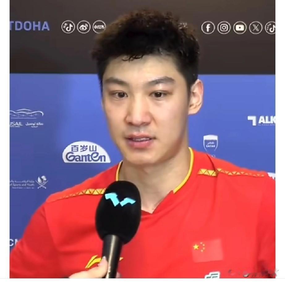 薛飞：非常激烈的一场比赛吧，整场比赛下来比分也都是咬的比较紧吧我觉得。
问：第四