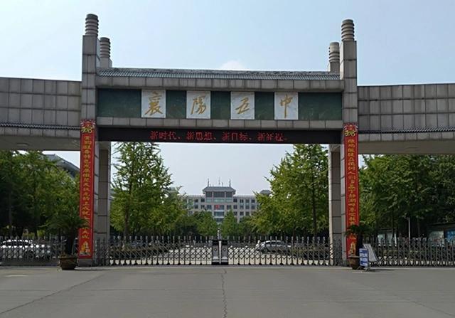 2026年，襄阳五中共1200人参加高考，裸分过清北线22人，另有1人通过清华攀