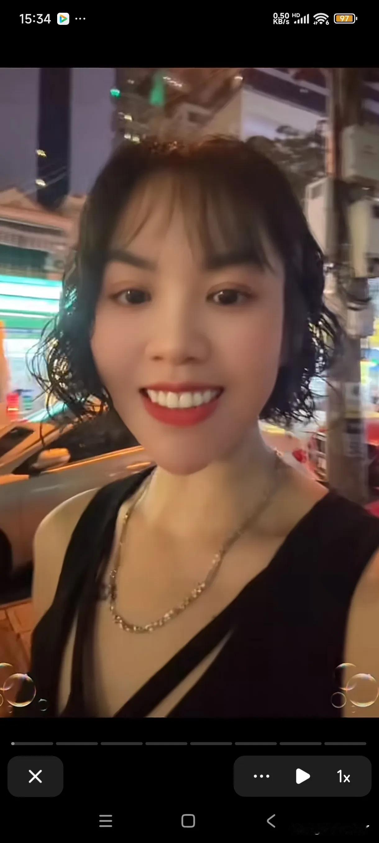 我喜欢上这个越南富婆，她在越南是一个包租婆，在越南算得上是中产阶级的人，我们开始