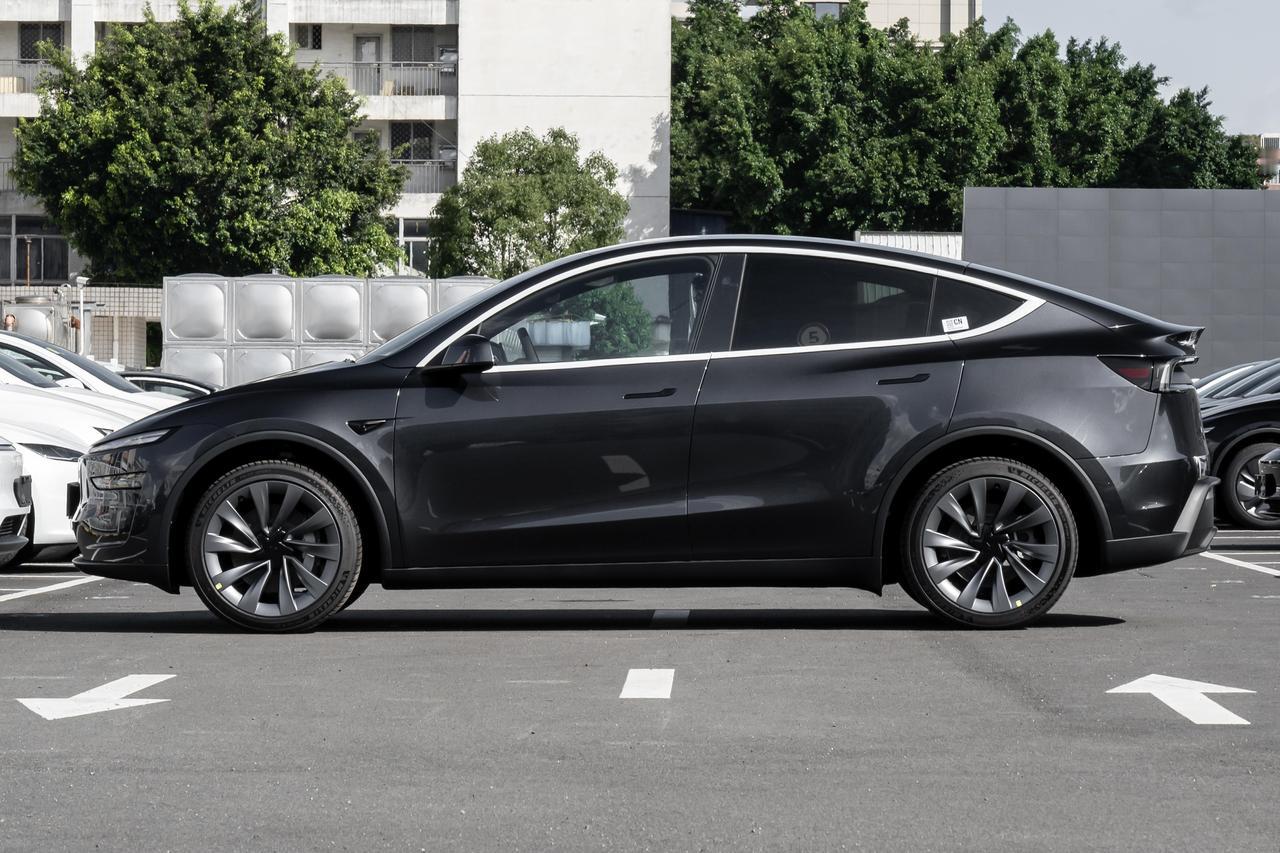 ModelY洗车心得：这几个地方别乱洗、别瞎洗，要不毁漆还伤车！
相信各位懂车帝