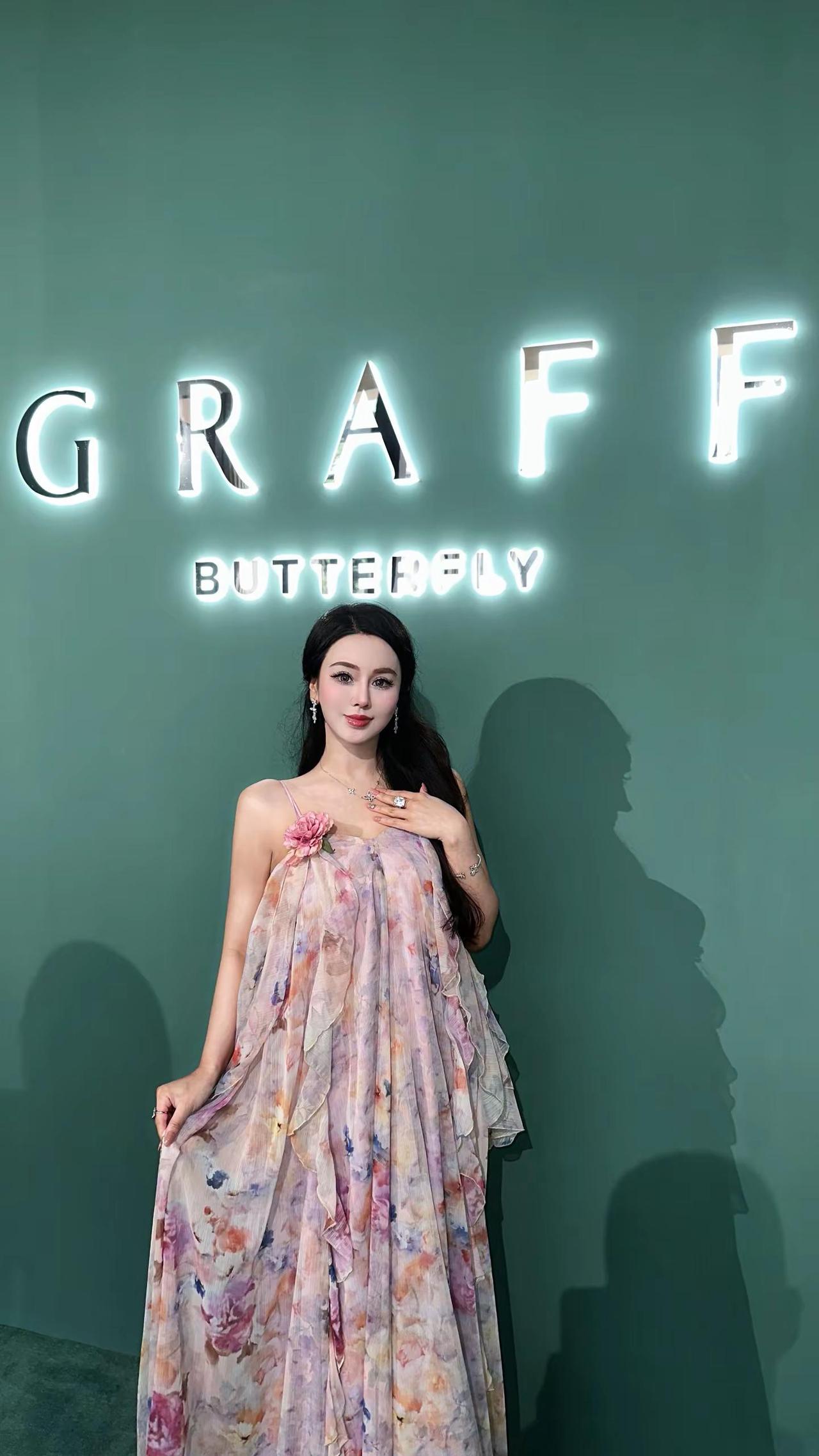 大克拉的方糖💍还得是格拉夫。戴鸽子蛋的手手😏Graff