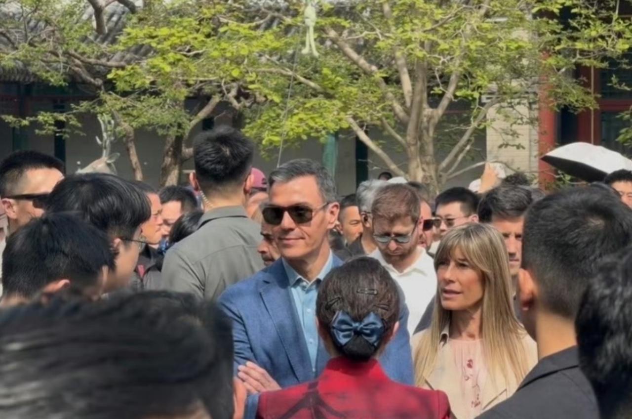 中方给了西班牙想要的，桑切斯进人民大会堂前，先去这个特殊地方。

11 日，西班