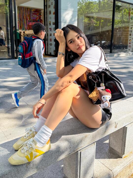 小学生都放学了, 我也出门蹦跶了☀️😆