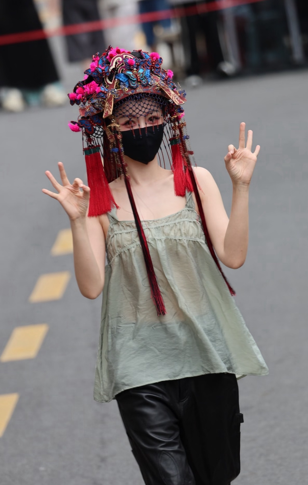 omg，窝鱼今天这个妆造吓到我了…