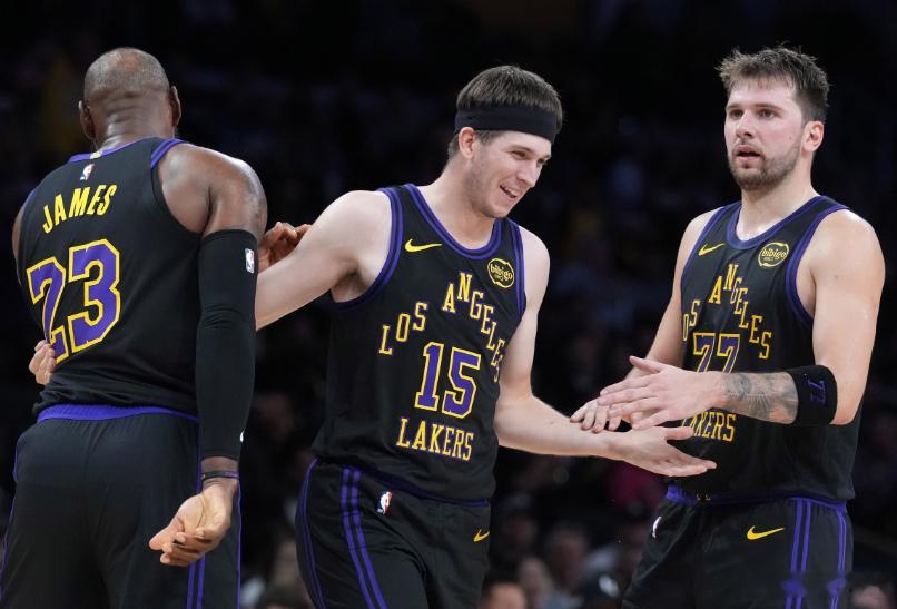 近日湖人随队记者Buha在自己的播客节目中谈到了湖人三巨头。Buha表示：“我们