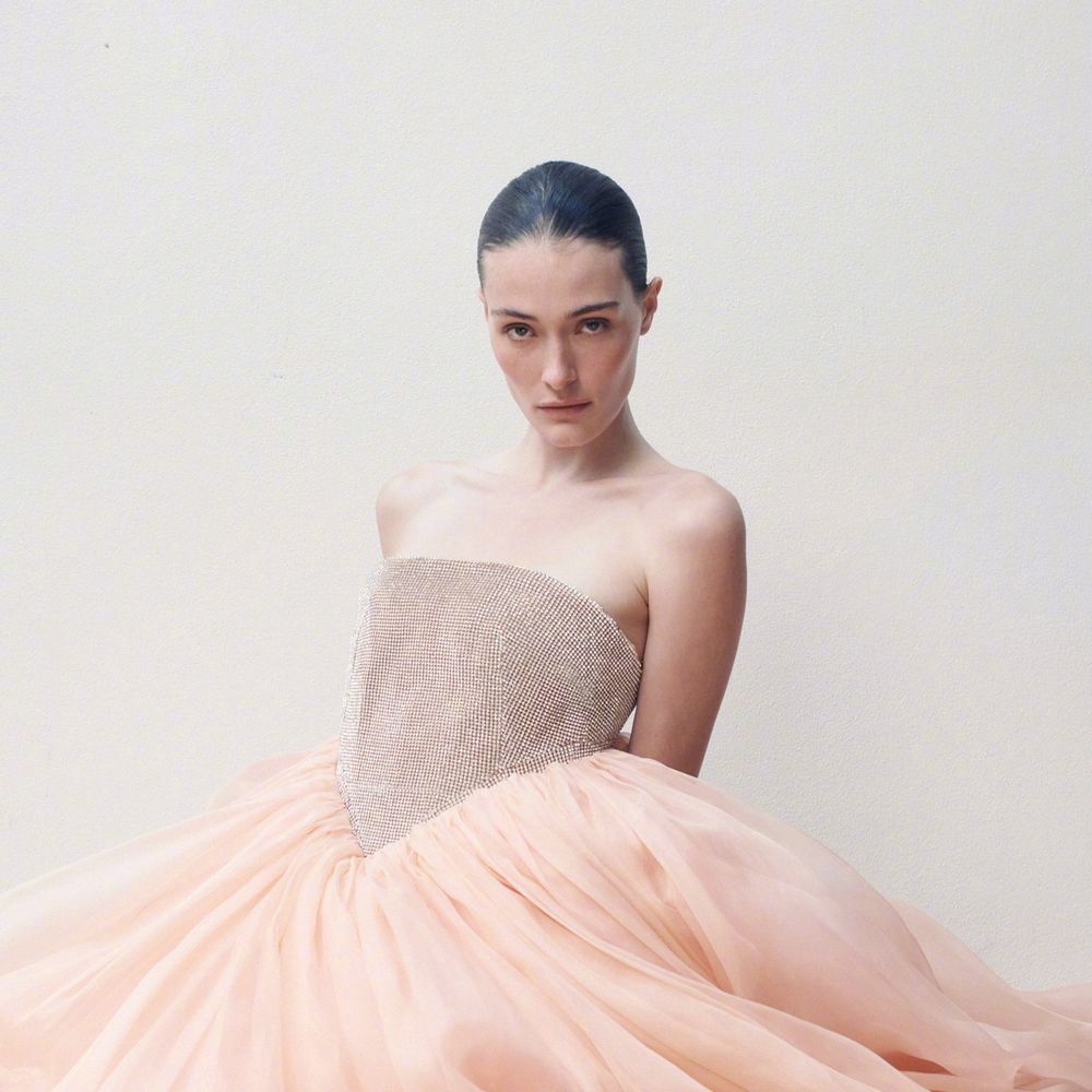 Prabal Gurung Fall 2026高定成衣系列昨日发布。Met Ga