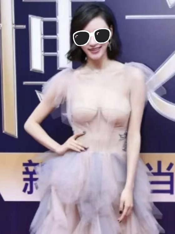 女人胸口属于隐私部位，别人不能碰，更不能摸！可放眼各大红毯、短视频直播间，不少女