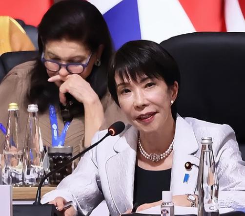 高市早苗上任后，到现在为止，一直都没有明确表态过，是不是还坚持日本的“无核三原则