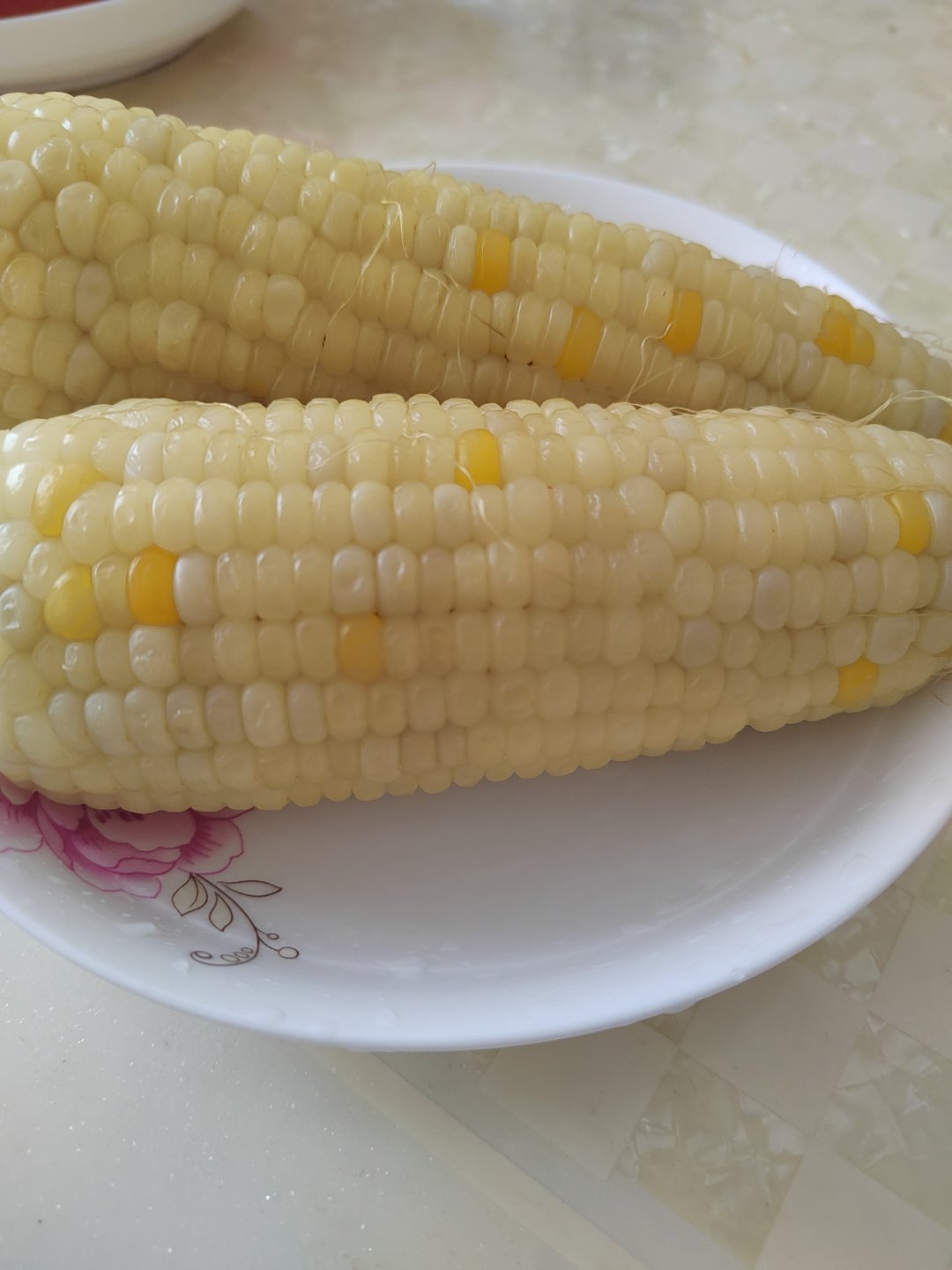 今日份早餐：玉米讲真，老妈种的玉米比买的好吃不是技术问题，应该是品种不同买的玉米