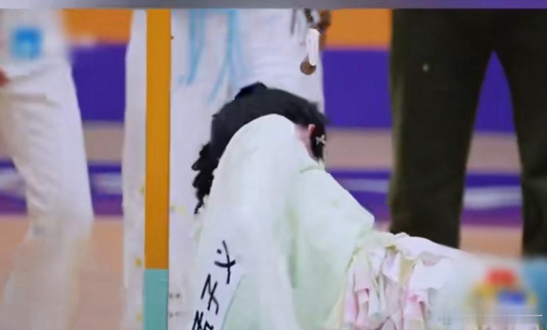 从未见过如此命苦的孟子义孟子义脸还好吗 孟子义：我来参加的是综艺还是惩罚节目？！