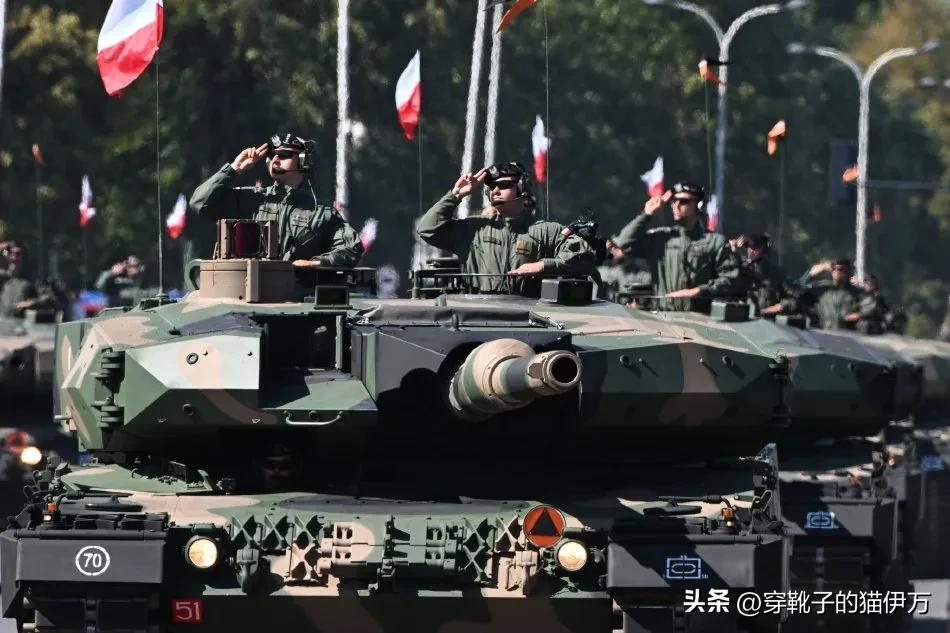 波兰和毛子真的是世仇啊——波兰前两天在华沙举行的大型阅兵式，居然是庆祝波兰军队在