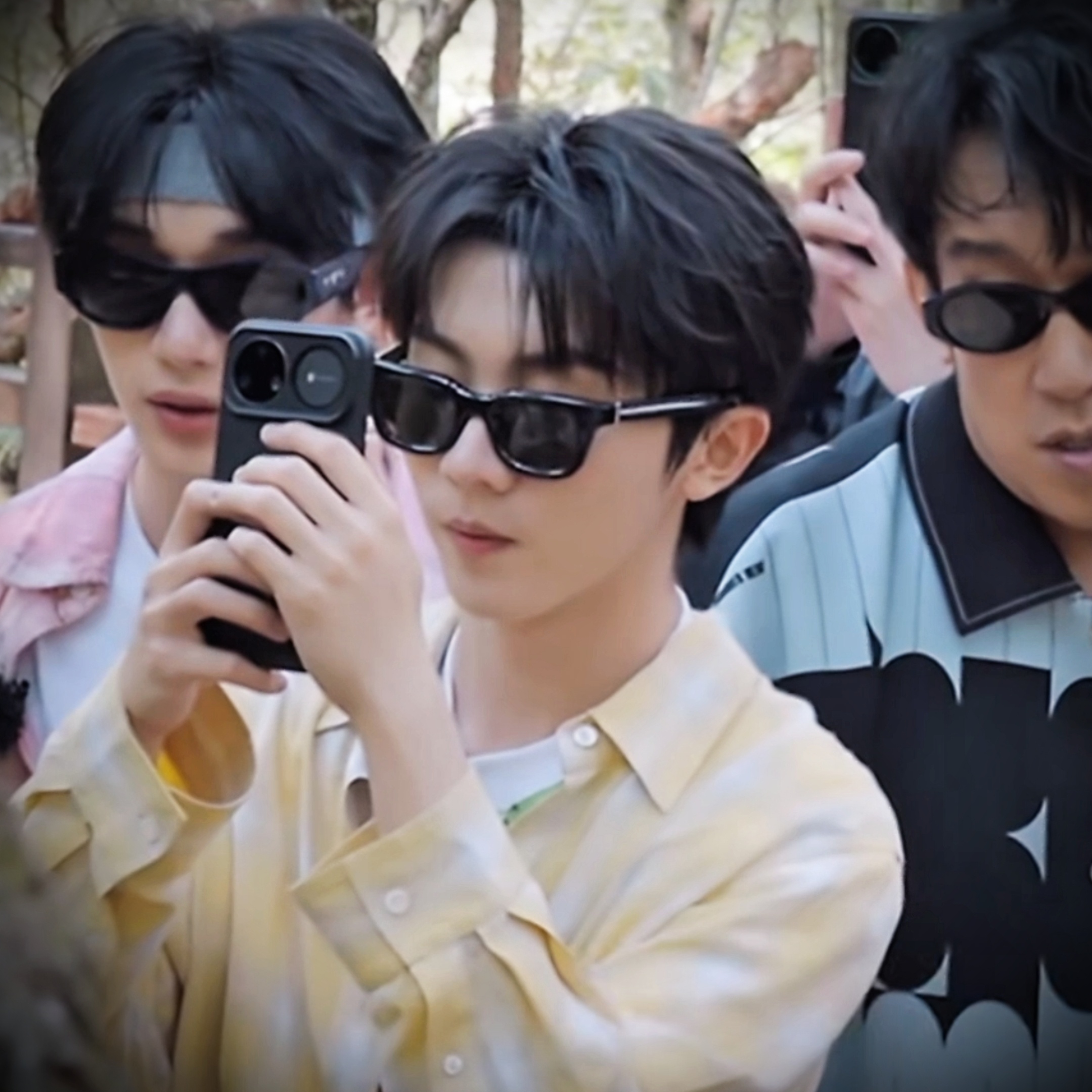 上哪能找这位帅哥给我拍照🕶️ 