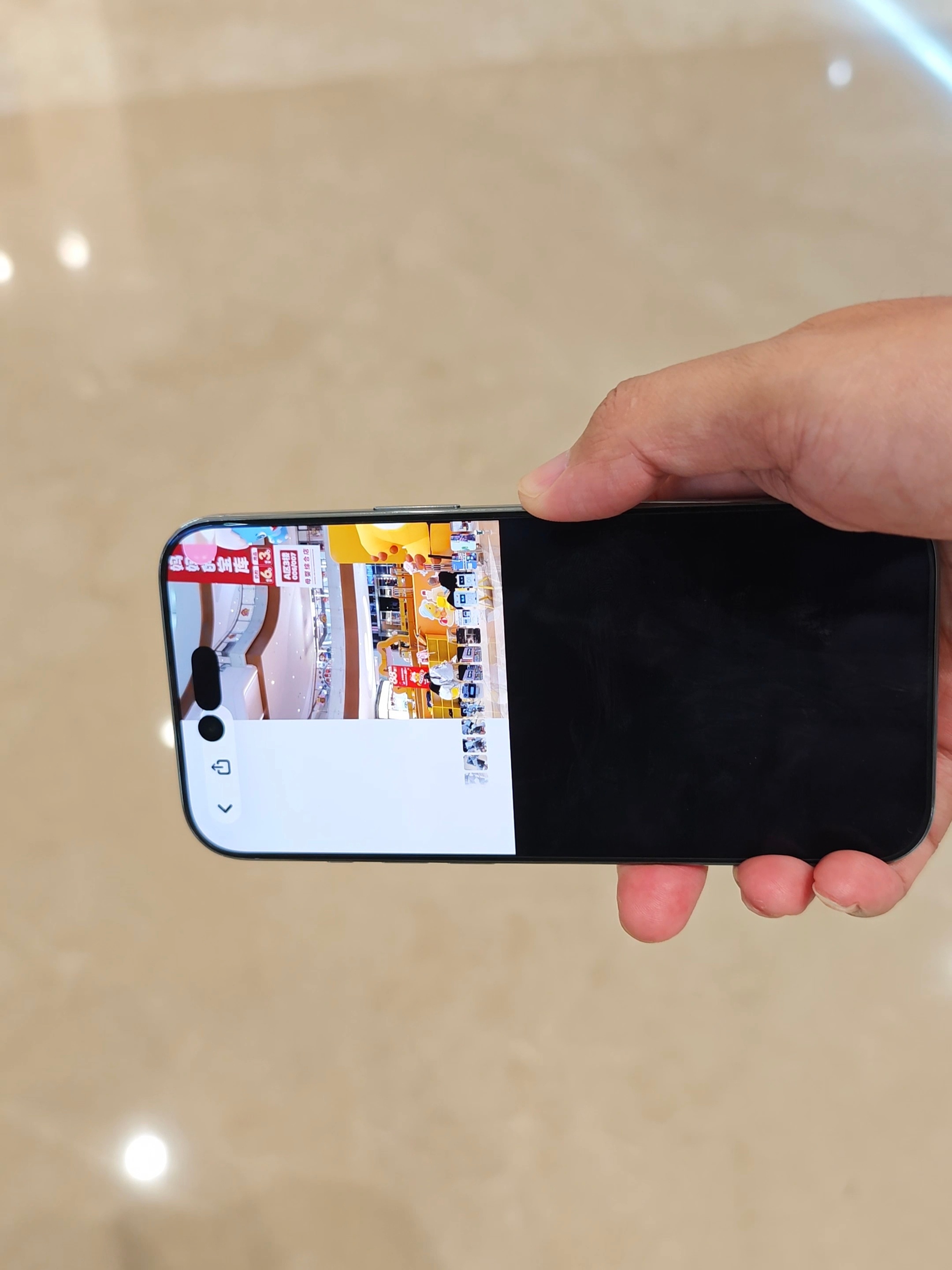 iOS 26已经发布半年了，现在都iOS 26.4了，依旧没解决这个旋转半屏黑屏