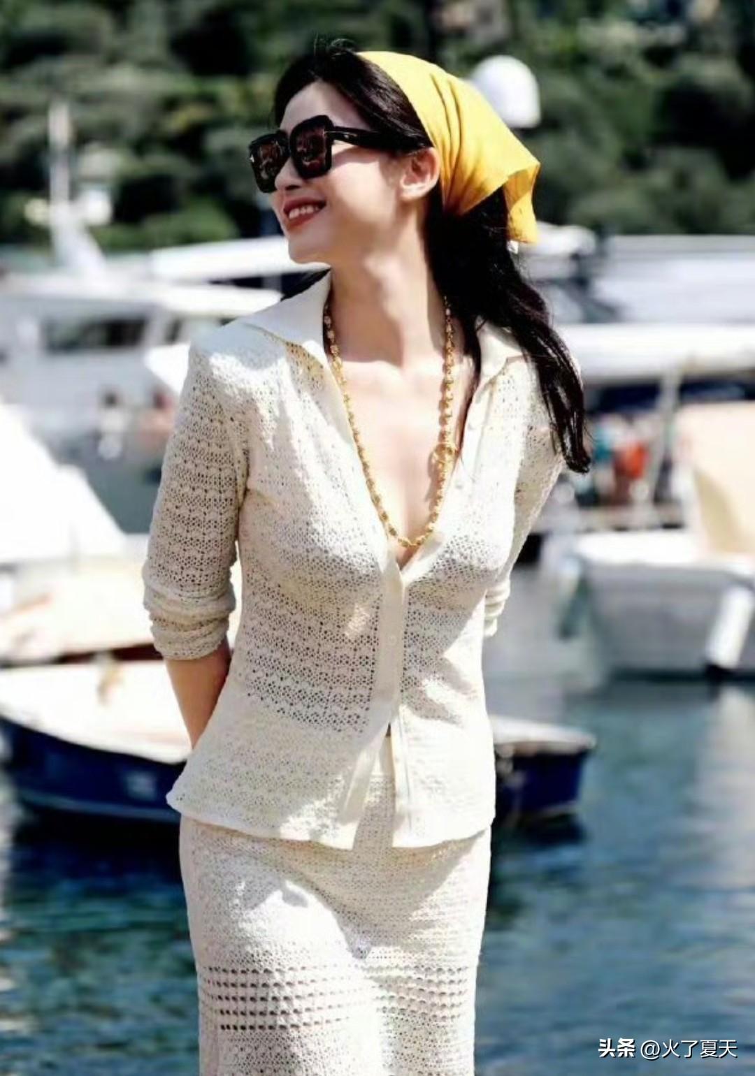 朱珠这三张照片，也是可以封神的存在 ​​​。