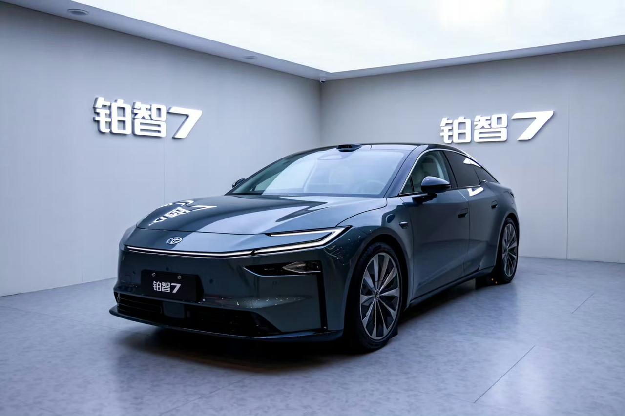 要说这次广州车展，广汽丰田的铂智7可真是不少人的重点关注对象。大家为啥这么期待它