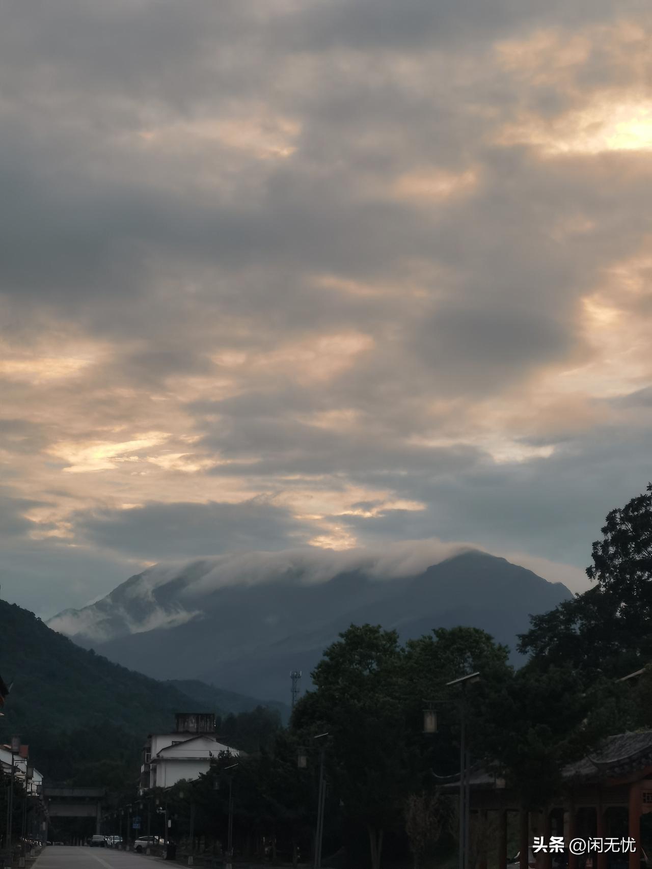 修行人修心可以分为三层：
一层：除心。去除是非心，好胜心，滥情心，幻想心，争名夺