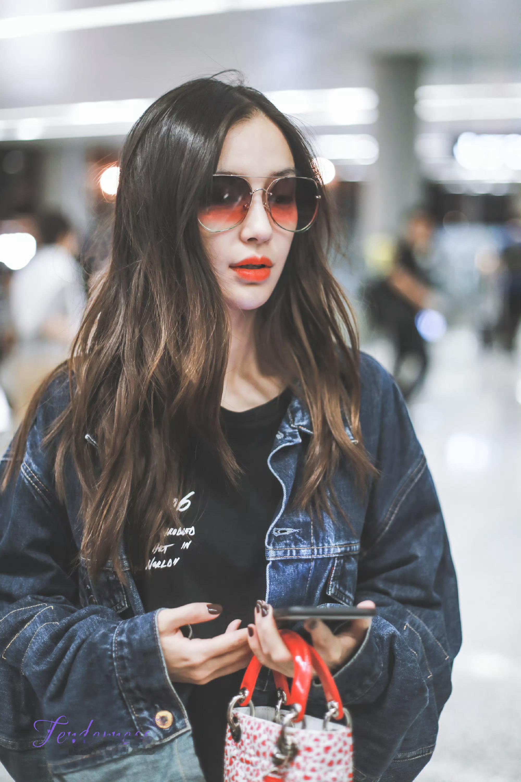 angelababy angelababy 星火点缀人间 枯叶在秋风中结束 光从