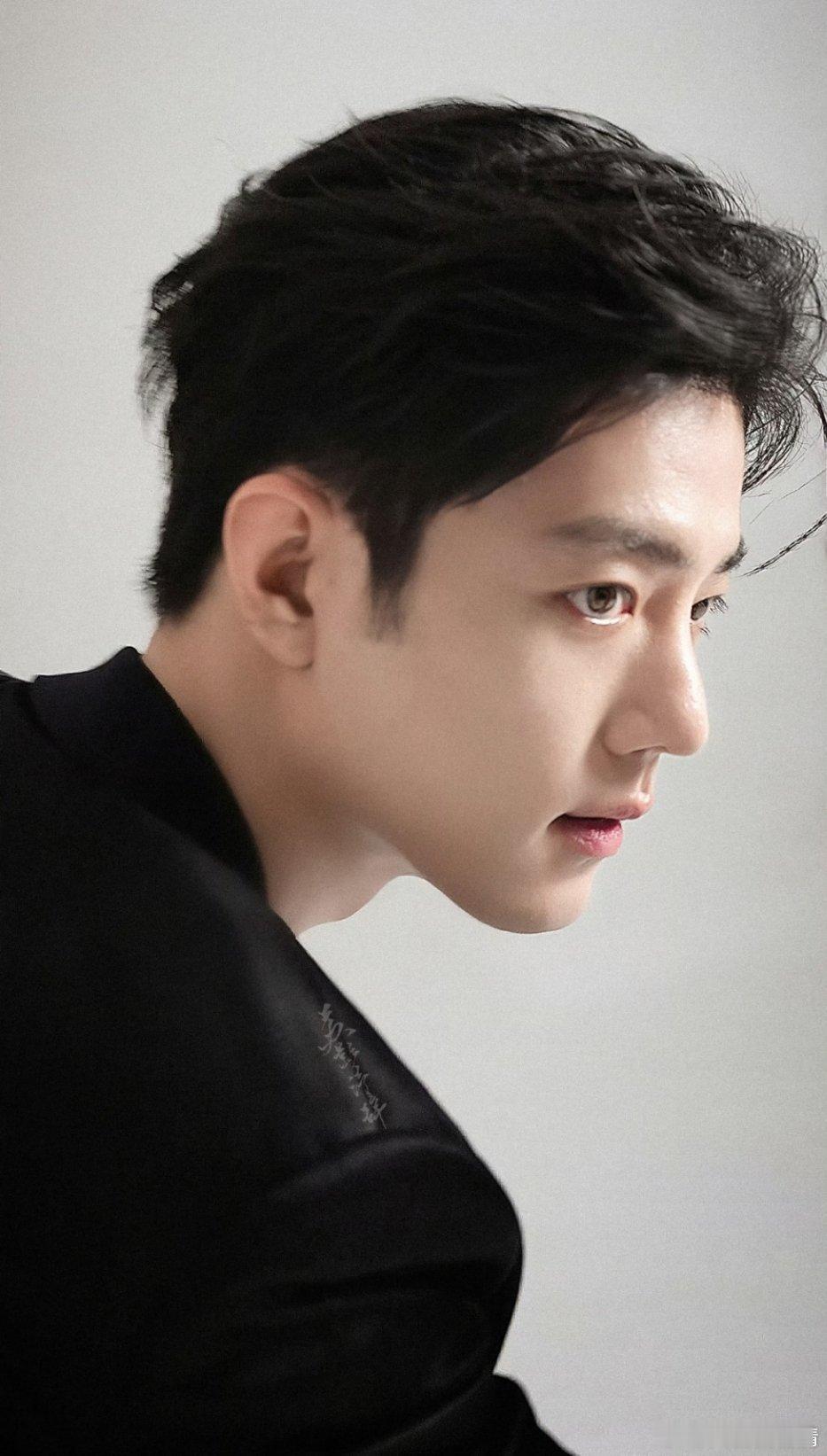 肖战入选2025年亚太行业先锋领袖榜单 肖战这种正小生，人品正，走得正，行得正，