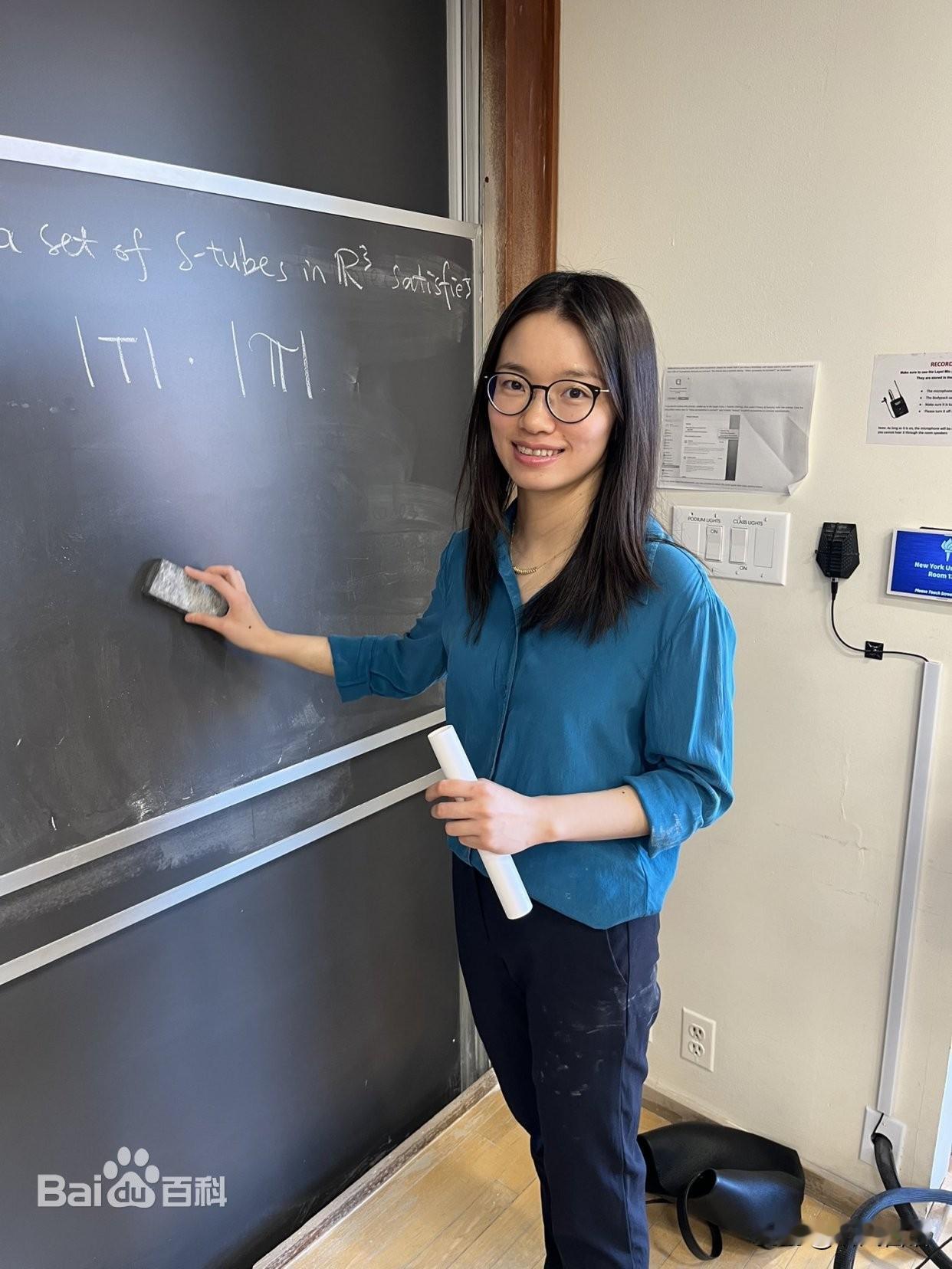 认识一下这位90后青年数学家、数学界“诺贝尔奖”菲尔兹奖获得者——王虹。
她没有