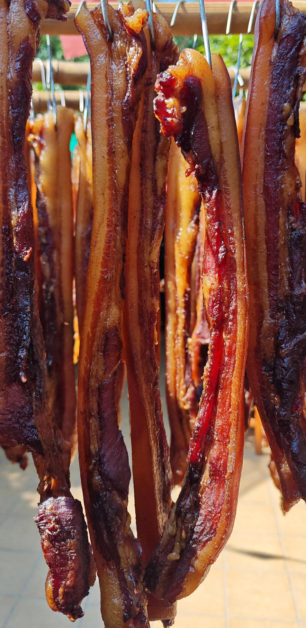 血压高的人最害怕的8种食物
第一种：腊肉。
第二种：泡菜。
第三种：薯片。
第四