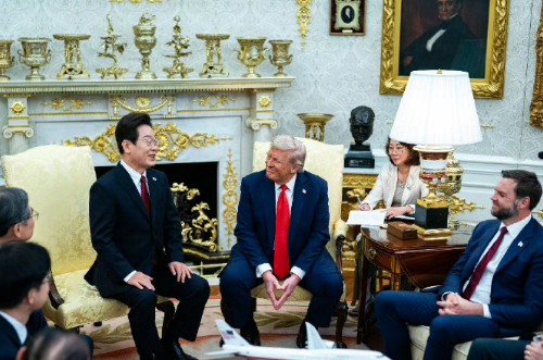特朗普再次威胁中国：必须供应稀土磁铁，否则面临200%关税！“我们拥有更强大的工