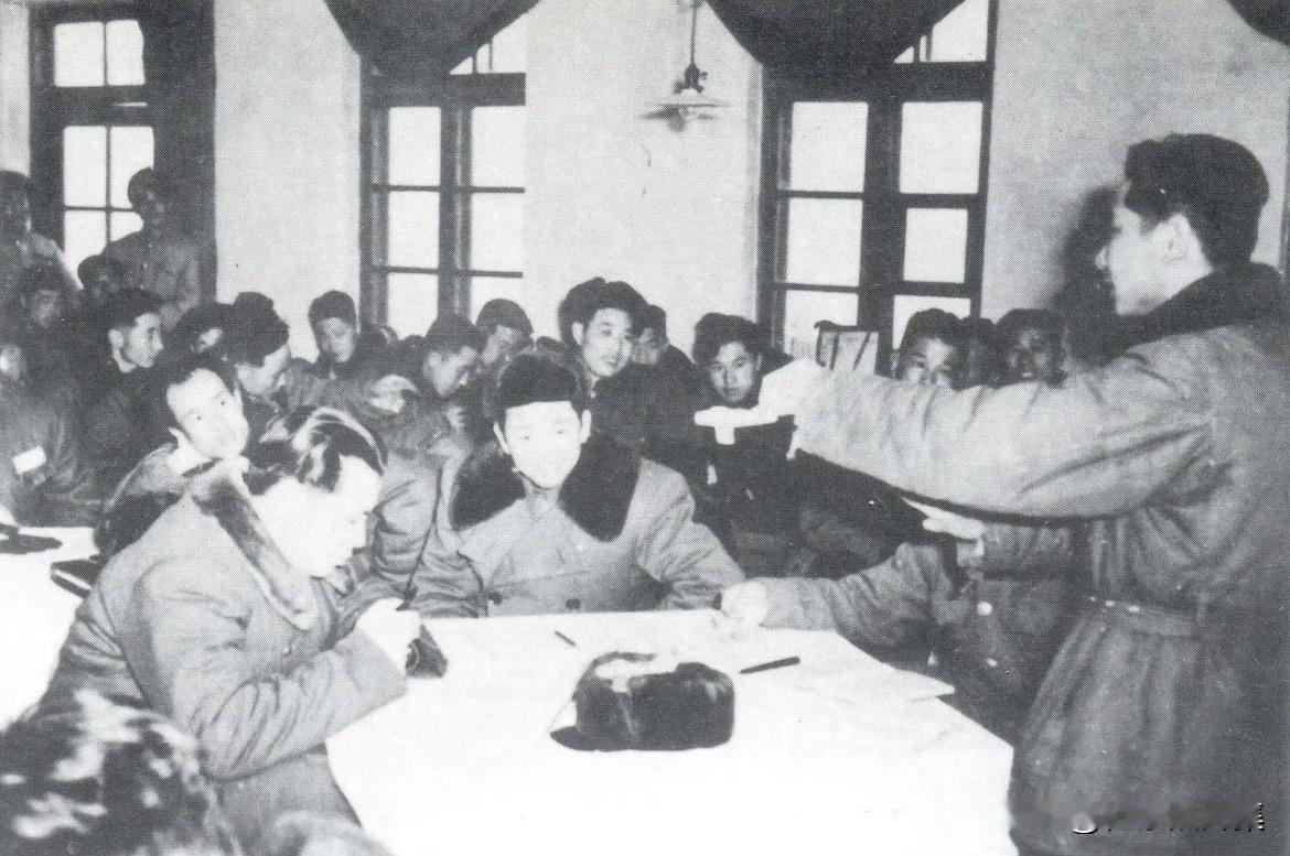 20世纪50年代初，时任志愿军空军第3师第9团第1大队大队长的王海，正向空军司令
