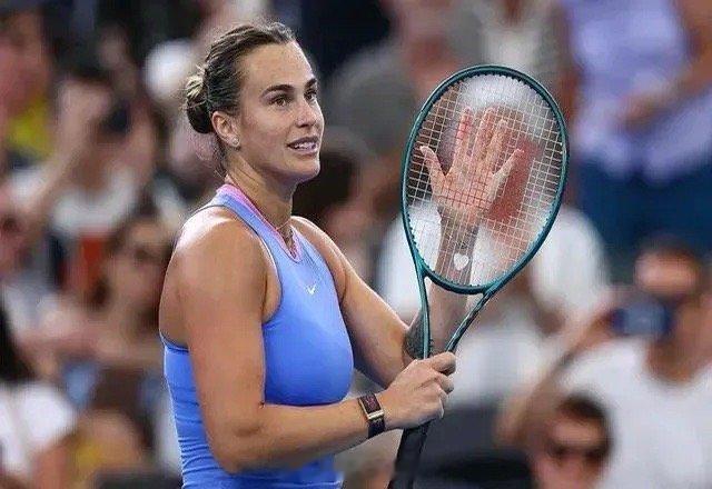 萨巴伦卡2025赛季首冠 WTA500布里斯班站比赛决赛落幕，世界排名第一的萨巴