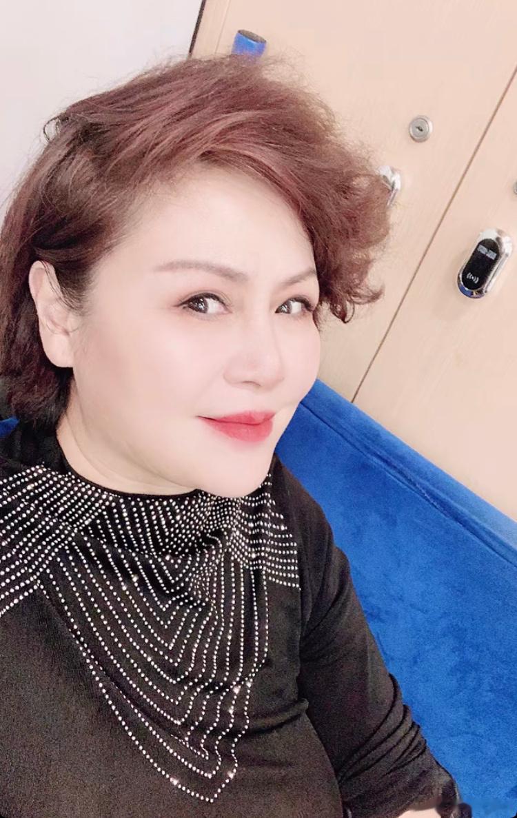 这个阿姨是不是很有名丽莎 ​​​