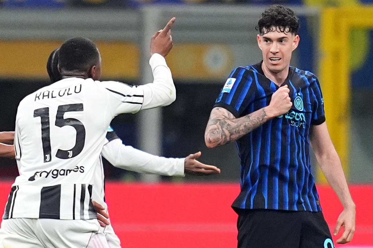 全体育锐评意大利国家德比 ：巴斯托尼真丢人

“巴斯托尼在卡卢卢被红牌罚下后作出