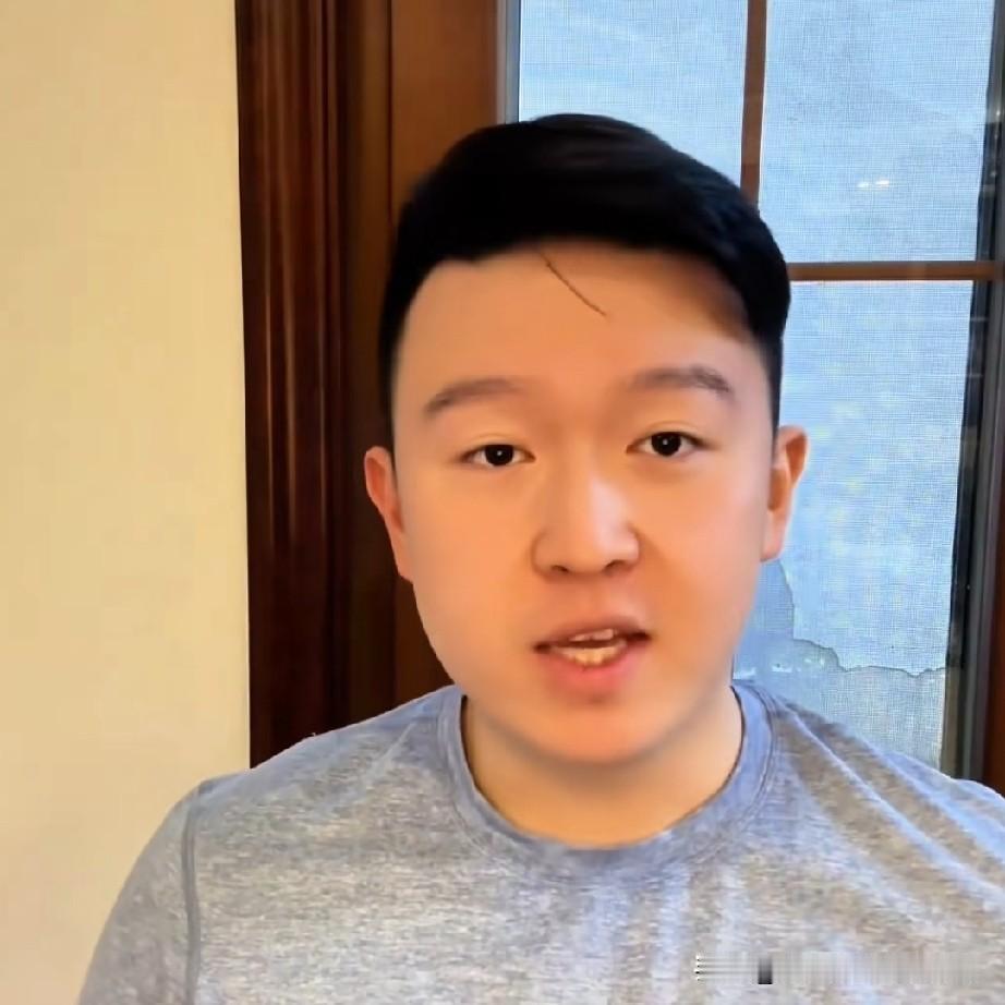 英达的小儿子巴彦最近在直播间一直在澄清一些网络上的传言，他说:“前几天我发了一条