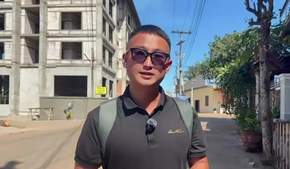 阿彪和小依，爱恨交织的婚姻走到了尽头

阿彪决定走了，要离开老挝三合院，好多人都