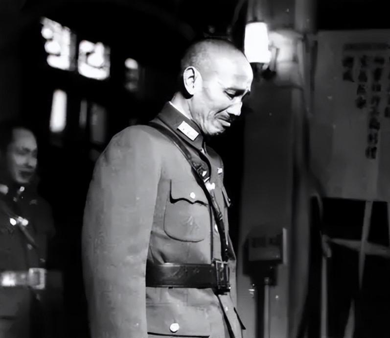 1949年，成都被我军给围了个水泄不通，马上就要解放了。这个时候，国军军长立刻把
