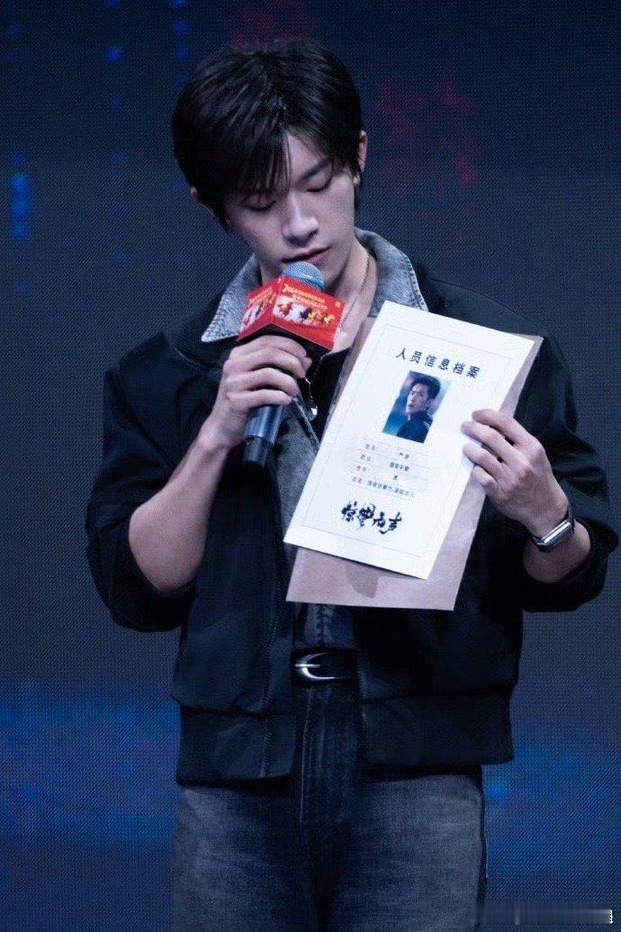 严迪什么时候登了易烊千玺的号 本来对国安题材就好奇，现在严迪直接来邀约，这谁顶得