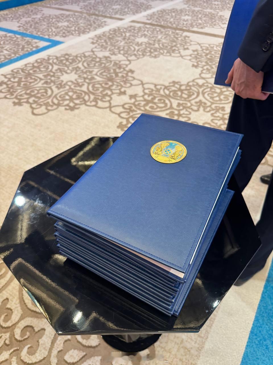 俄罗斯与哈萨克斯坦在会谈结束后将交换已签署的文件。 