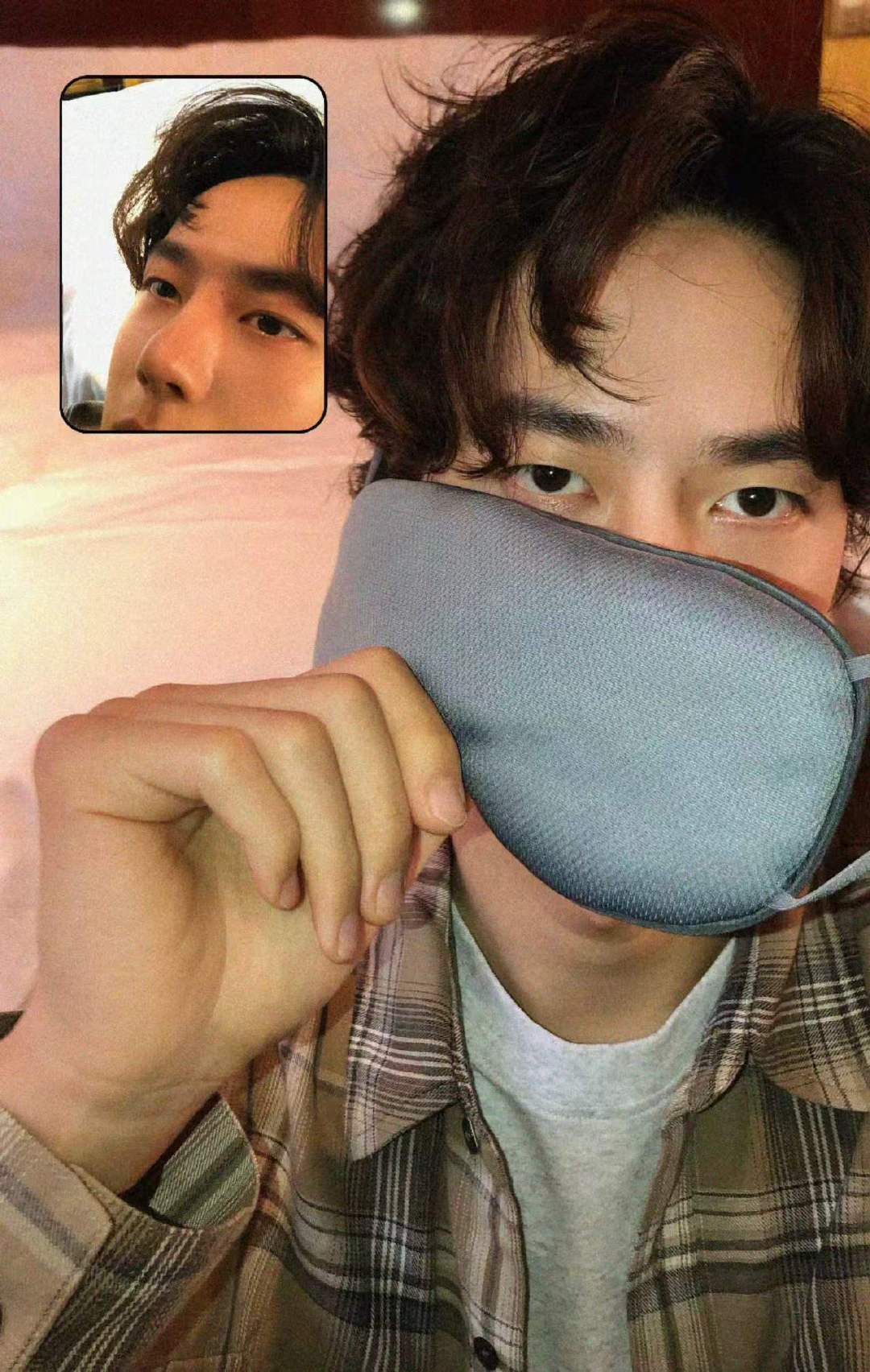 王一博我们俩有点暧昧了王一博眼罩自拍 王一博眼罩自拍🈶 ​​​