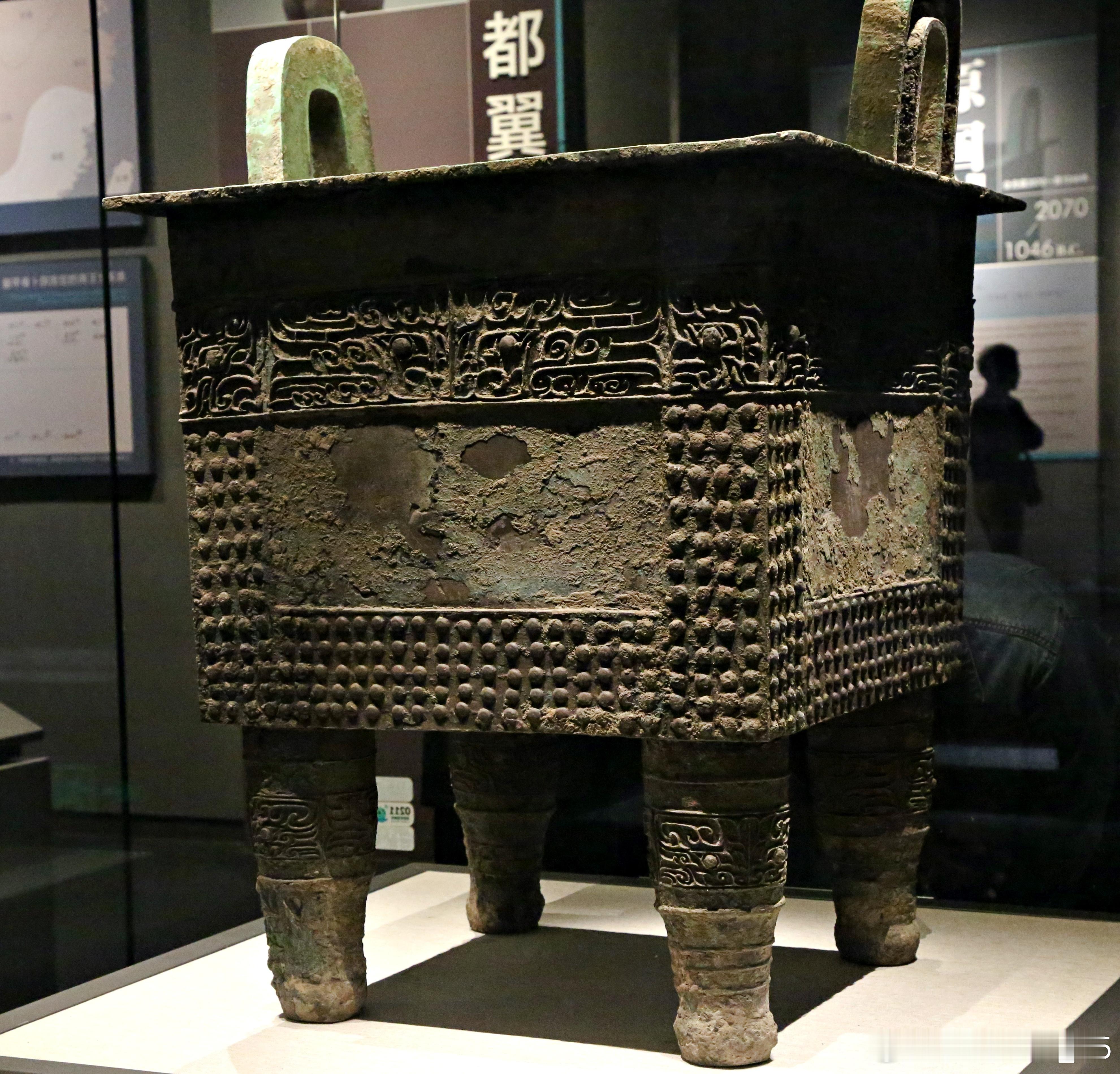 兽面乳钉纹铜方鼎商前期（公元前1600-前1300年）河南博物院藏1974年9月