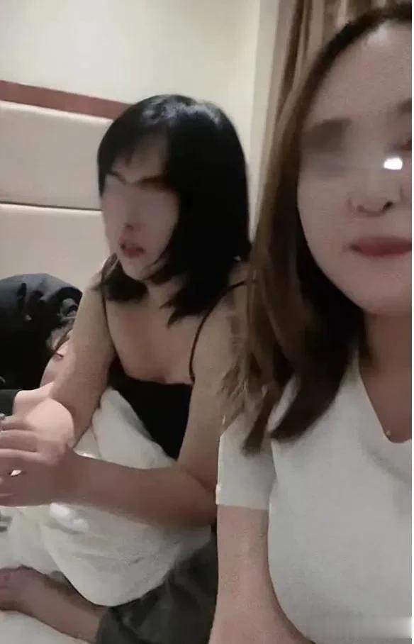 这年头一直有个说法，叫“防火防盗防闺蜜”。这是真的。江苏一小伙子终于见到了异地恋