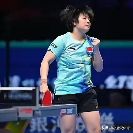 覃予萱硬扛不听劝，
这球输得太可惜了！
 
邱贻可在场边反复提醒，她就是不往心里