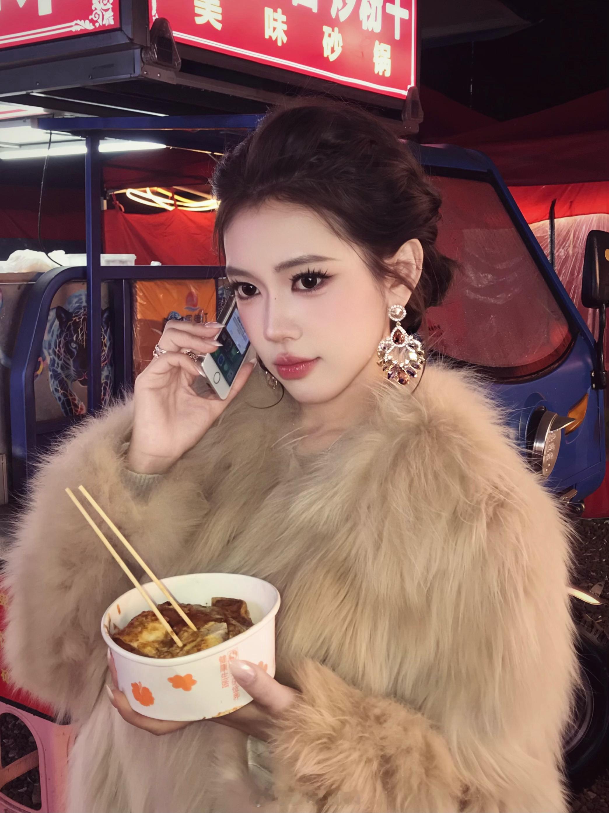 经常请吃路边摊的漂亮姐姐 