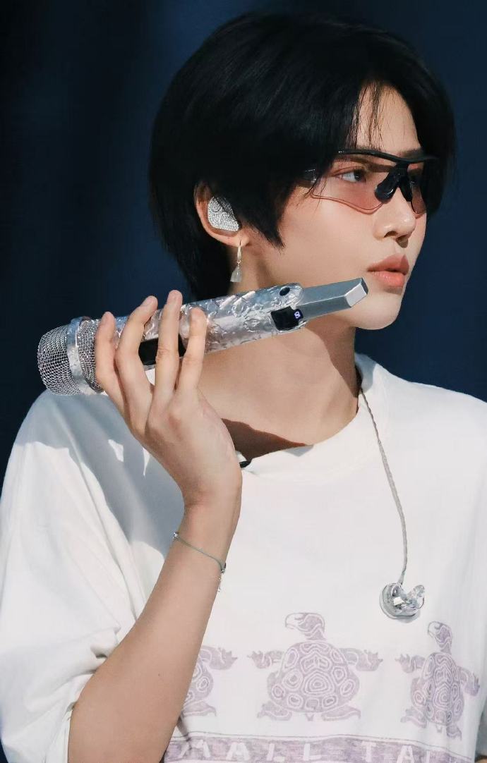 刘雨昕天赐的声音天赐的声音 她的歌声自带共情力，把藏在心底的情绪慢慢释放，温柔又