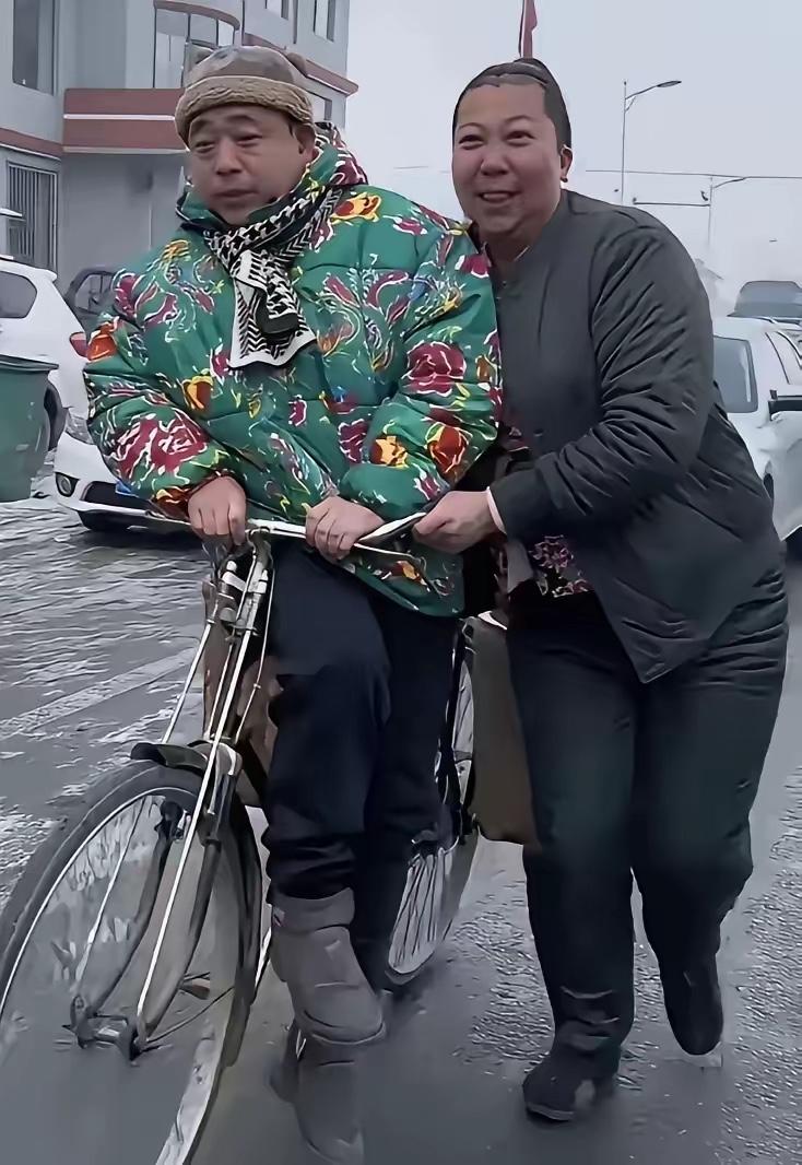 我是不太理解这些大网红，几千万的粉丝，还愁赚不到钱吗？为什么要弄虚作假？
俗话说