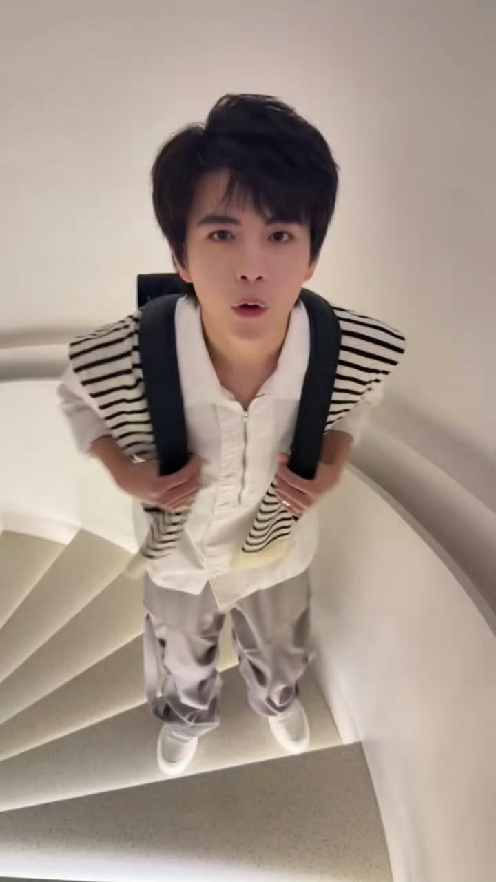 吕思瞳回应思瞳理他们干啥！把黑子惯的 好好嗑糖就好了啊造h谣的我看你是：无中生有