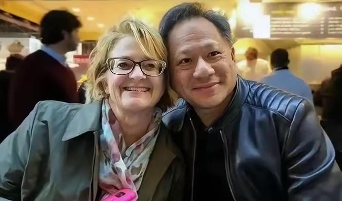 怪不得有这么一种说法，说华人如果和白人结婚，不出三代，基本就看不到华人的模样咯。