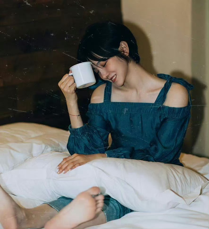 陈小纭 x 短发光脚