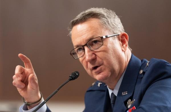 美军参谋长联席会议主席凯恩提醒特朗普，对伊朗发起军事行动可能存在重大风险，易使美