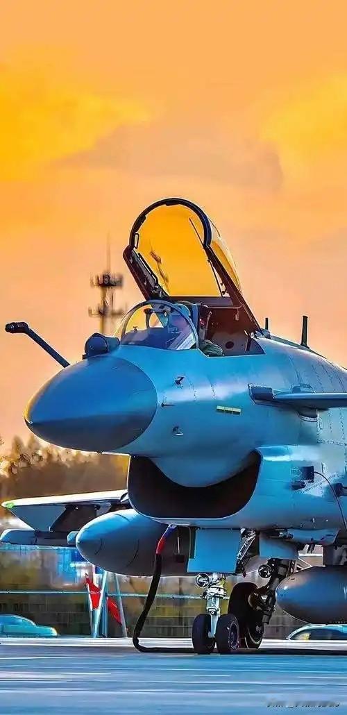 从嫌贵到真香！印尼转身采购歼-10CE，给法国阵风上了一课
 
嘿，老铁们！今天