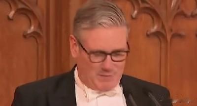 英国首相斯塔默访华前，在伦敦金融城晚宴发表演讲，承认两件错事：
一是“脱欧严重损