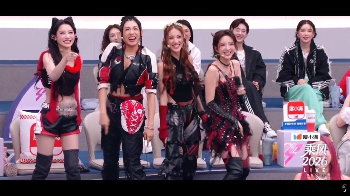 唐艺昕回应歌词分配争议唐艺昕说这两句一开始也不是我的唐艺昕开头没偷摸骂我两句吧唐