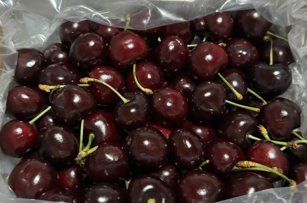 车厘子 褪黑素确实含褪黑素，但含量真的微乎其微，想靠它助眠，还不如直接来一粒褪黑