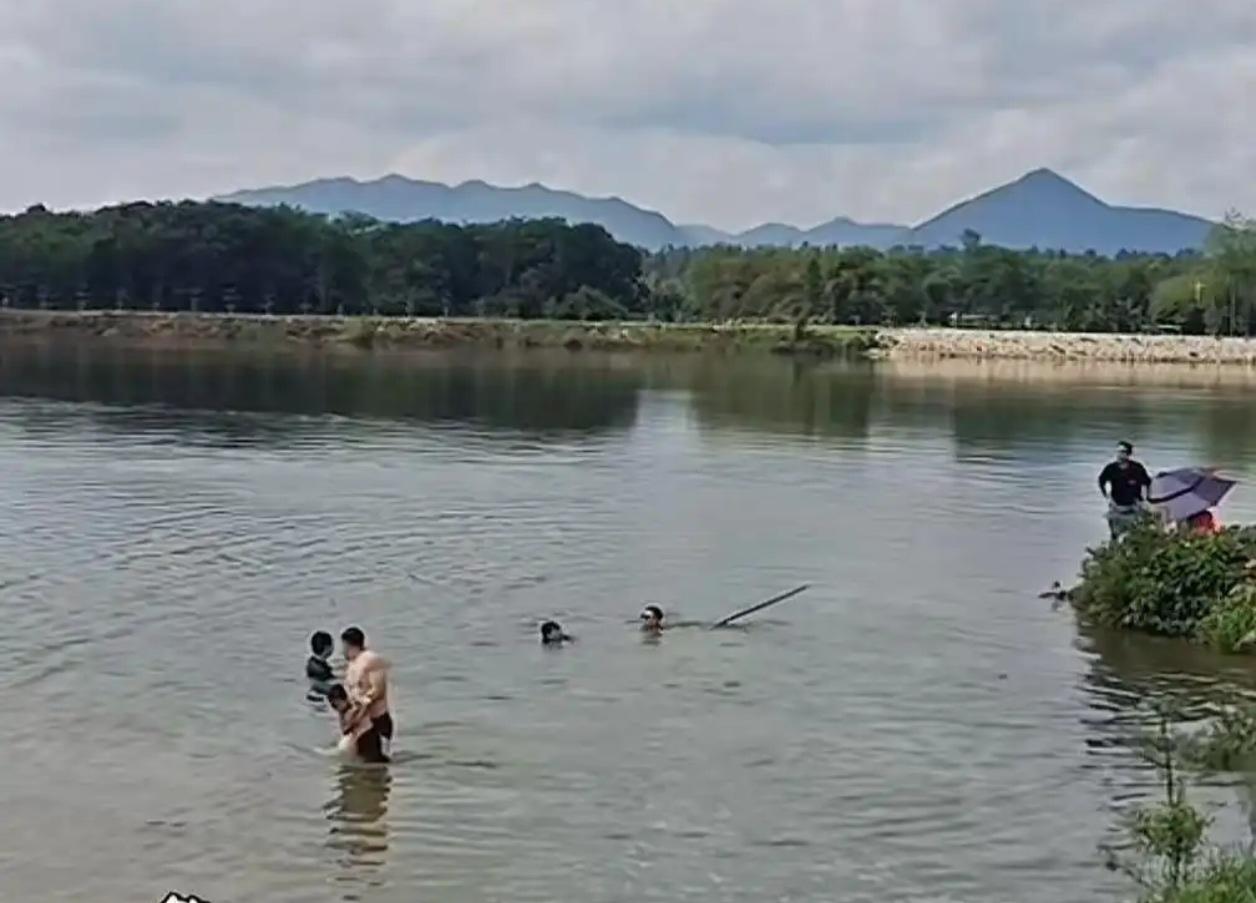 【惊险救人现场！清远一男子野餐时连救三人，一句话让人破防】

昨天在清远北江边，